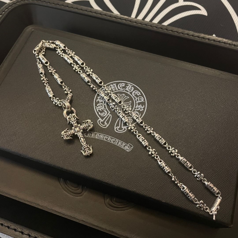 Ch**me He**ts necklaces